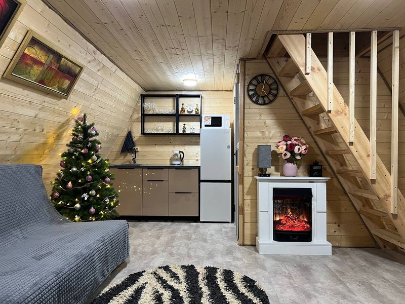 Просторный, новый дом с камином для приятного отдыха