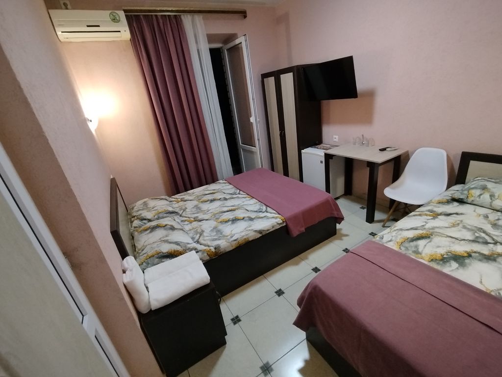 Трёхместный номер с балконом