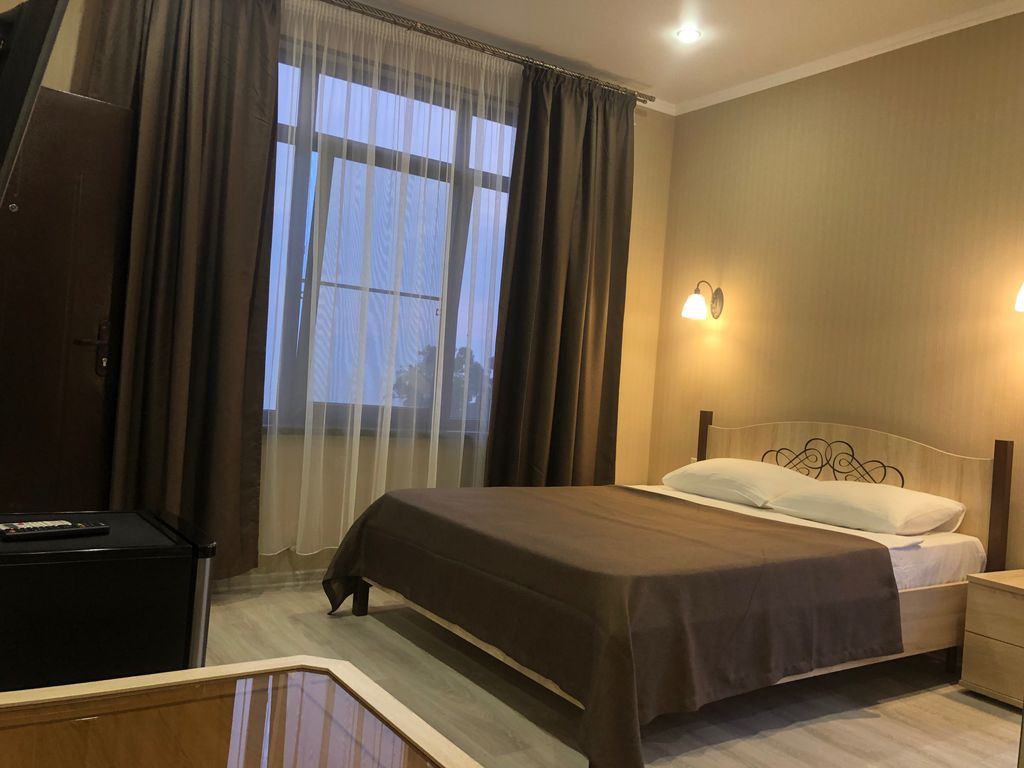 Трёхместный номер улучшенный с видом на море