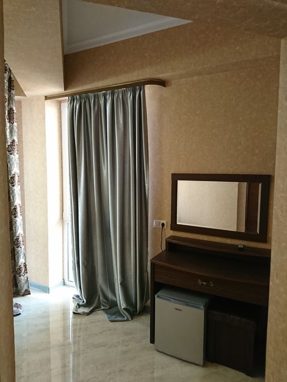 Четырёхместный номер люкс с видом на горы