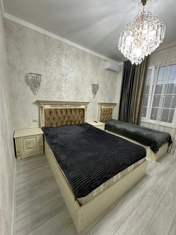 Трёхместный номер люкс с видом на горы