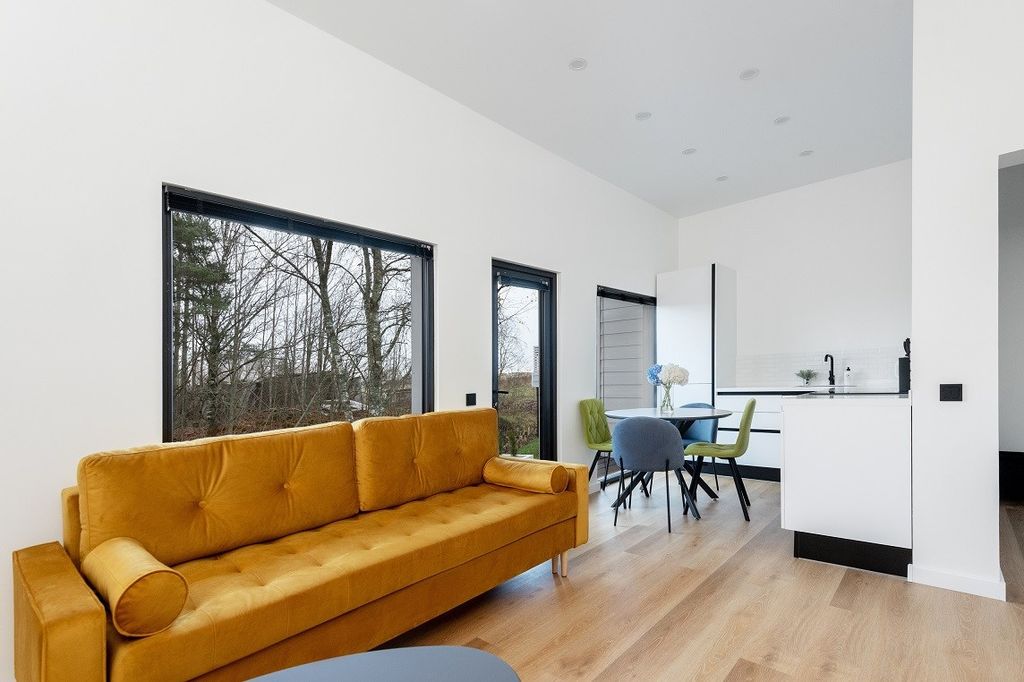 Дом на горе с видом на лес