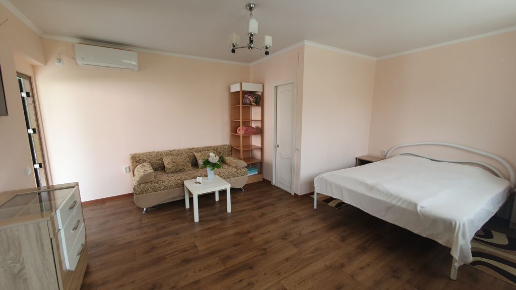 Трёхместный номер с ванной комнатой