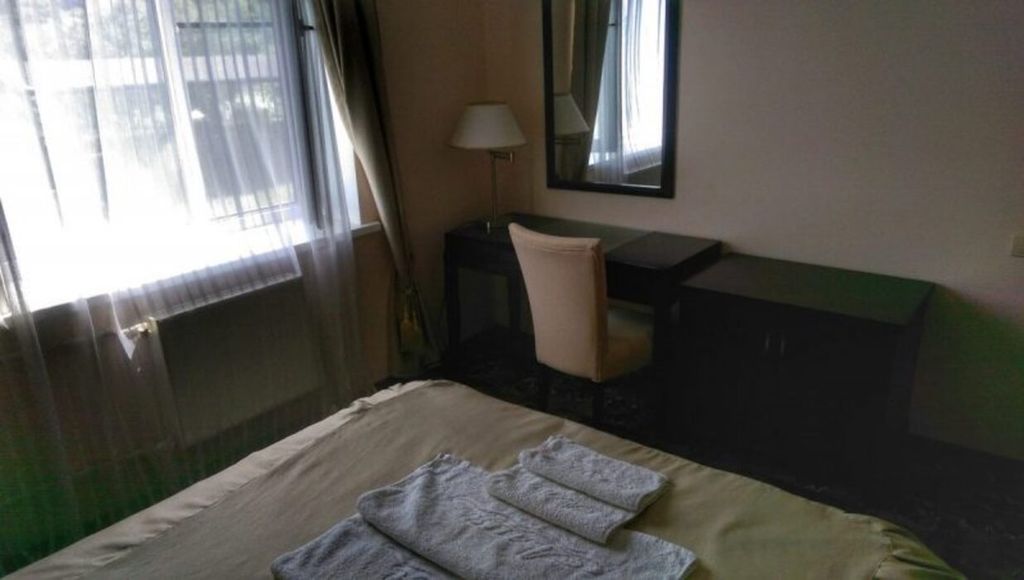 Семейный номер 2-комнатный (2 двуспальные кровати и диван-кровать)