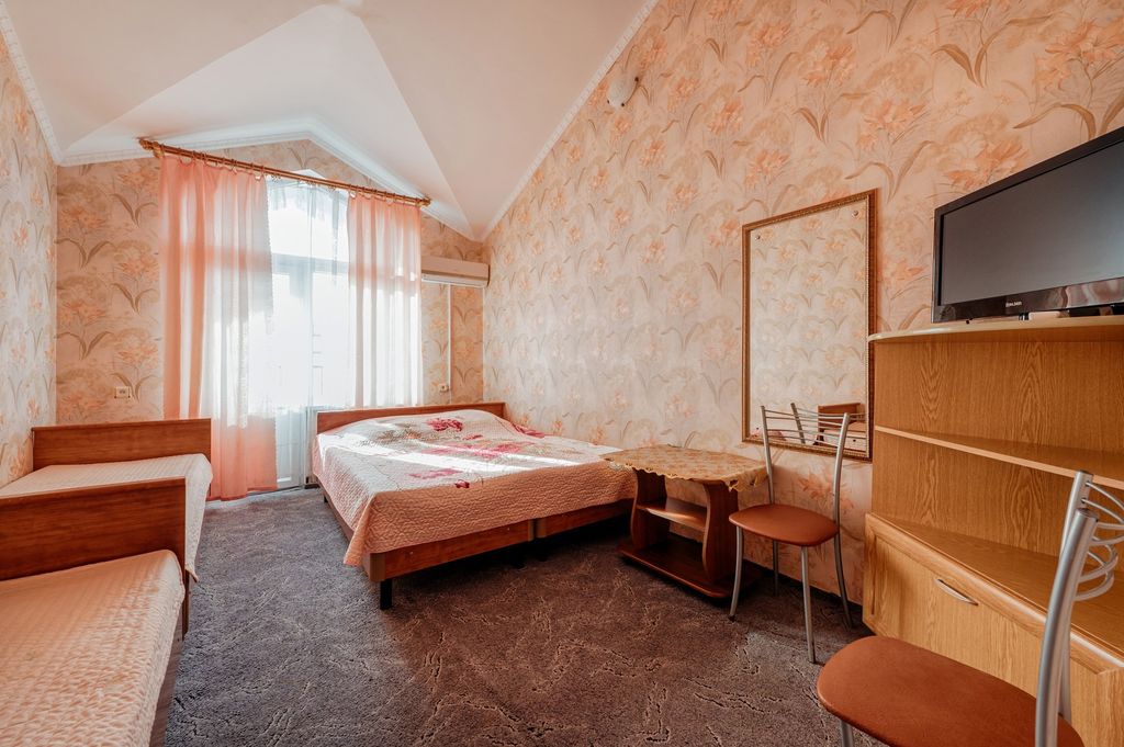 Четырёхместный номер с балконом