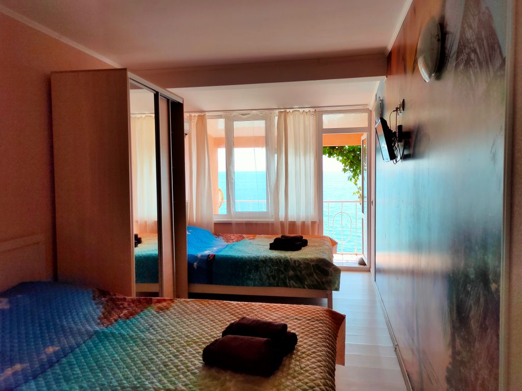 Трёхместный номер улучшенный с видом на море