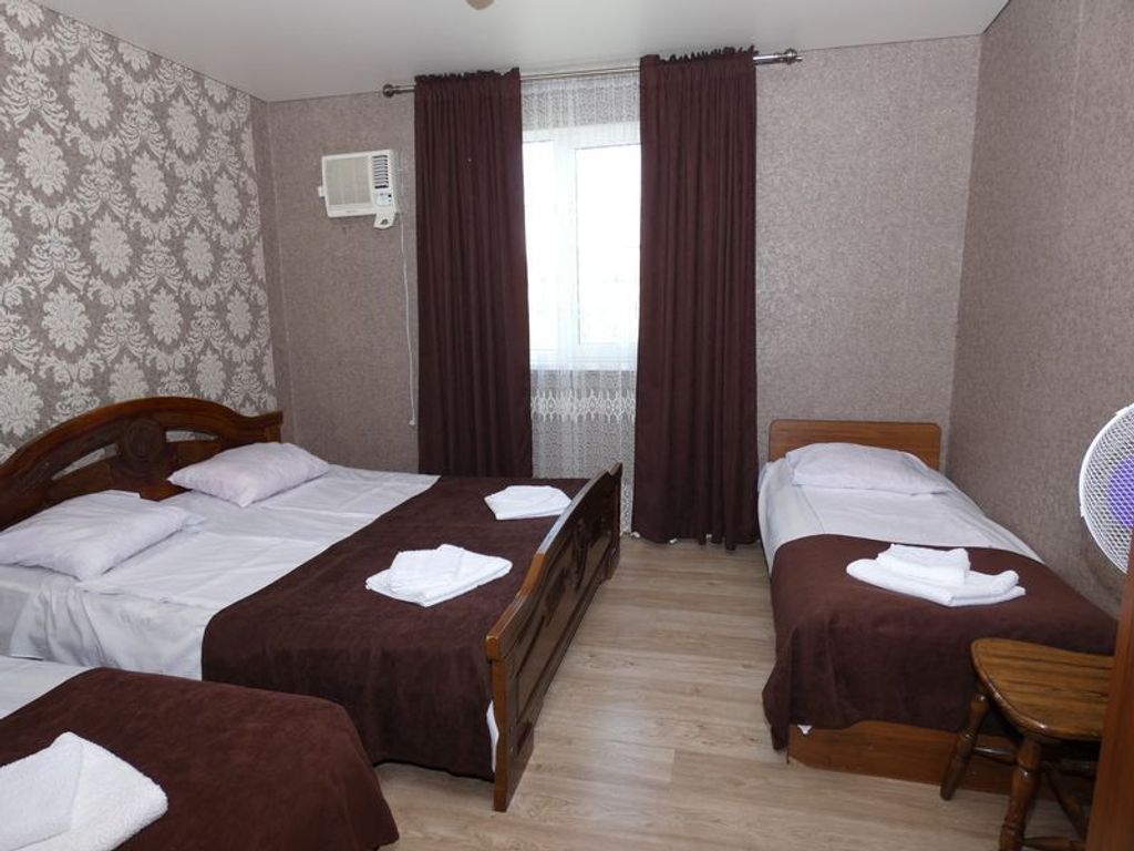 Четырёхместный номер стандарт с видом на горы