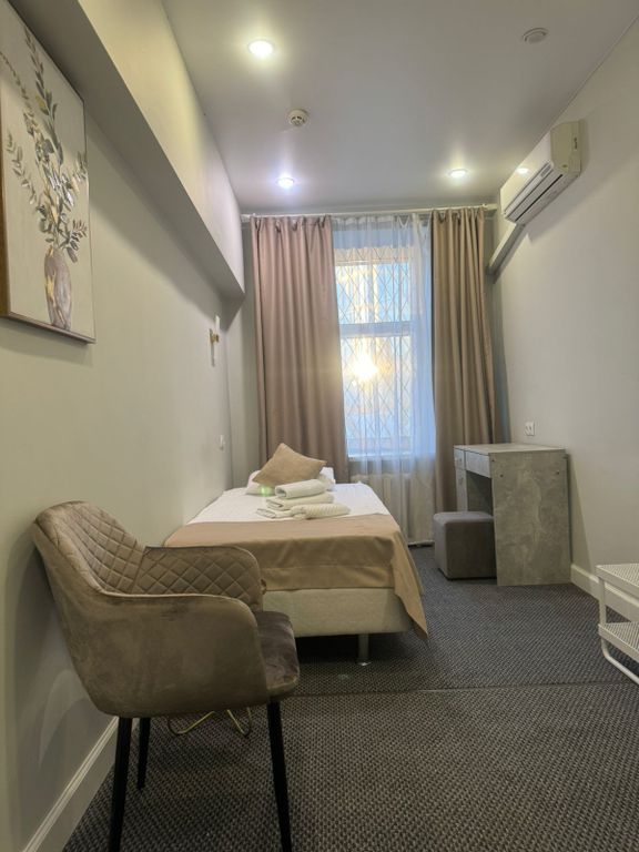 Одноместный номер стандарт 2 категории с общим санузлом на 3 номера на этаже