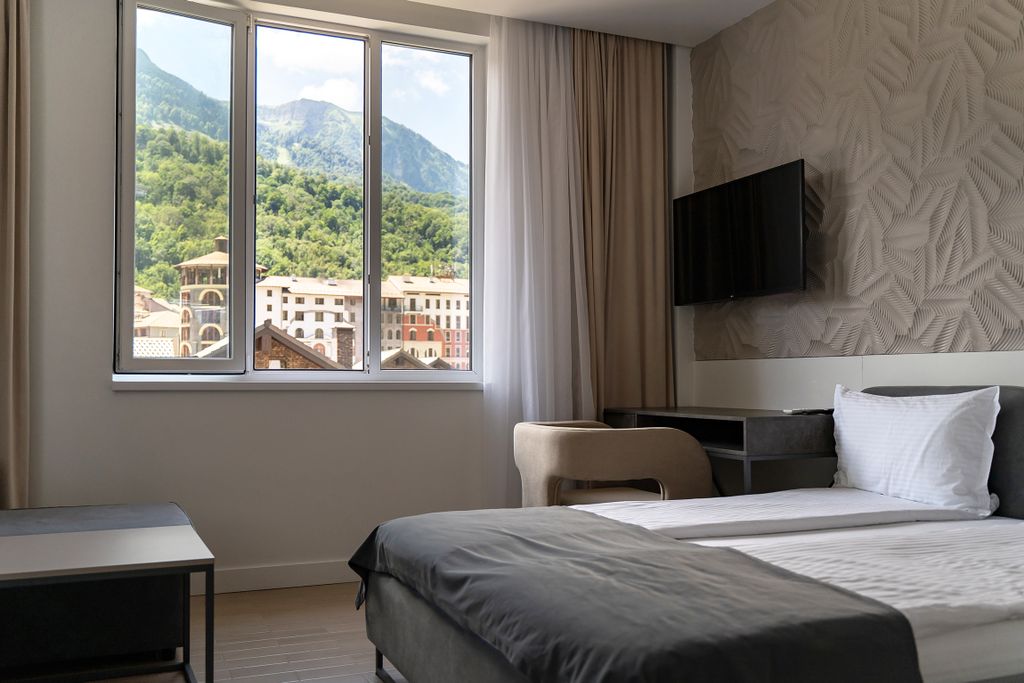 Четырёхместный номер апартамент семейный с видом на горы