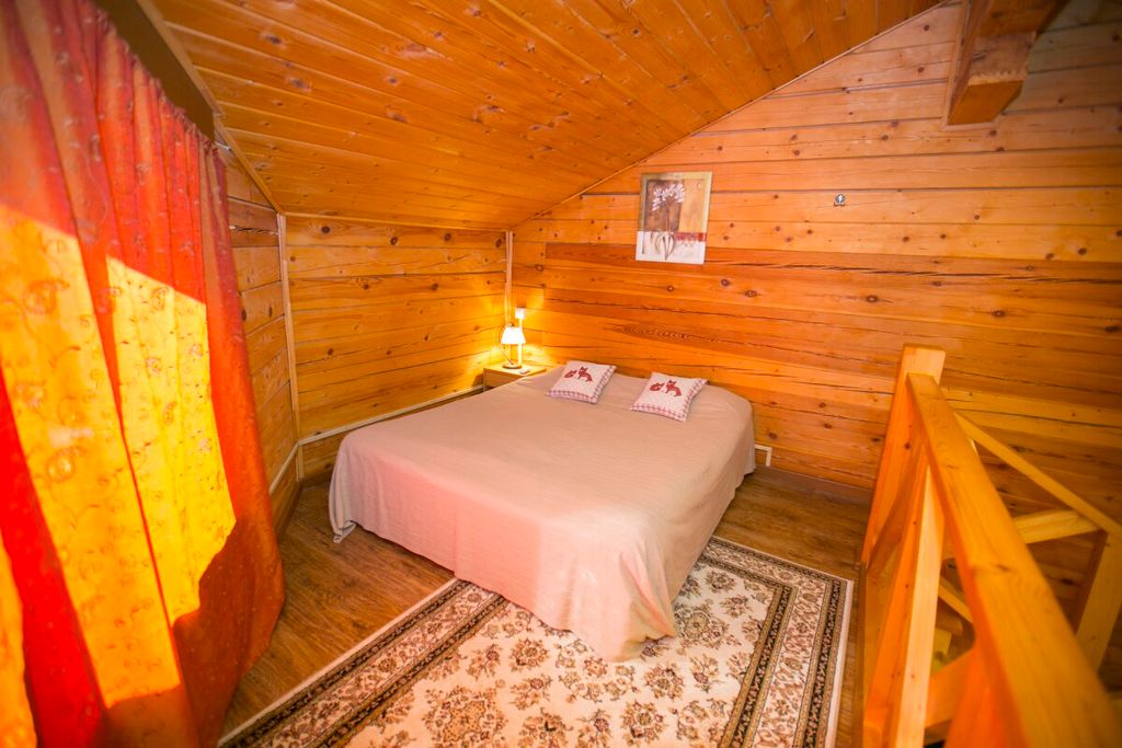 Трёхместный номер улучшенный с видом на горы