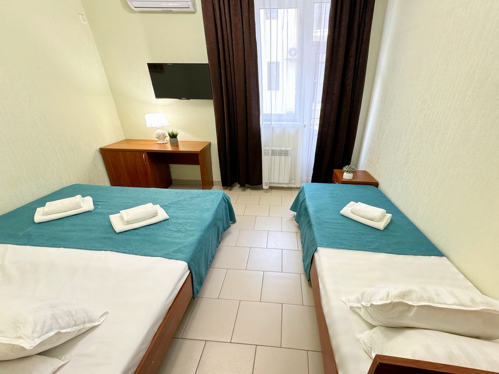 Трёхместный номер комфорт плюс с балконом