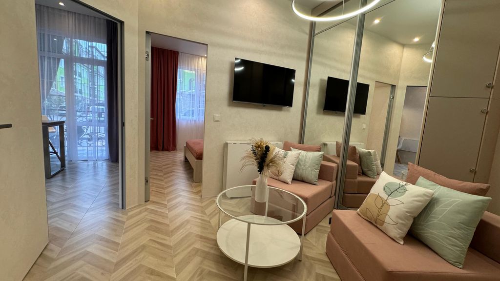 Апартаменты евротрехкомнатный люкс с балконом