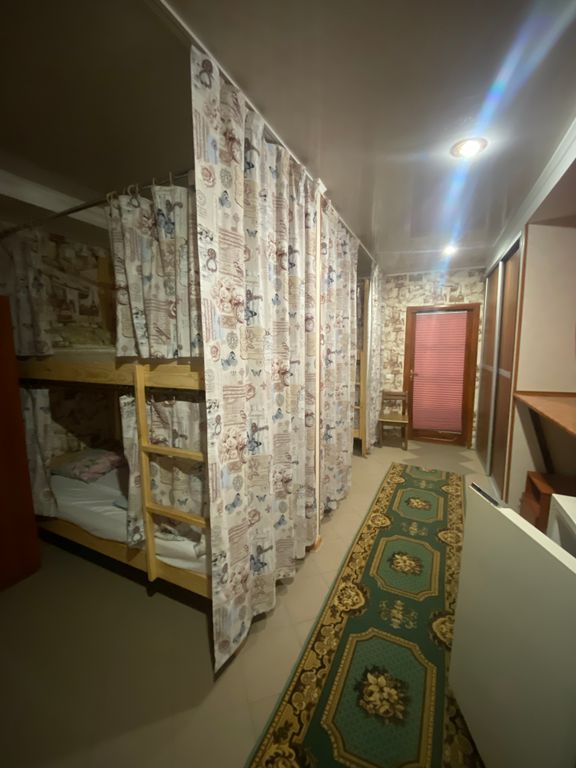 Многоместный смешанный номер эконом (душ/туалет общий)