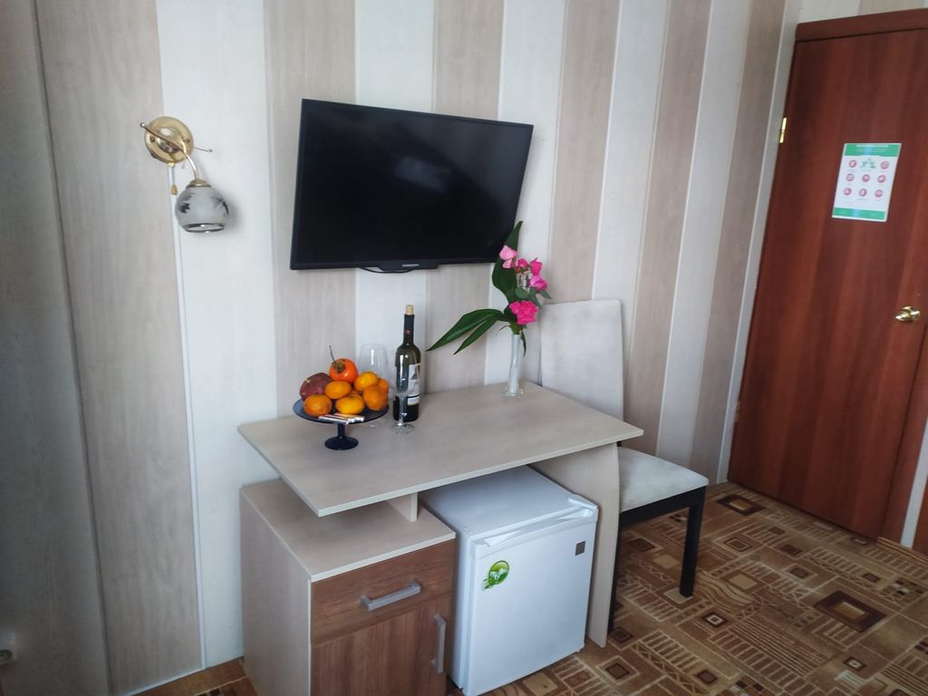 Трёхместный номер люкс с видом на горы