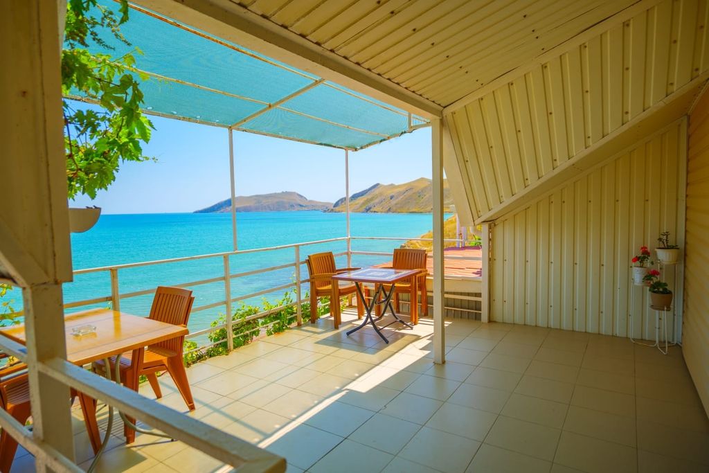 Четырёхместный номер стандарт с видом на море