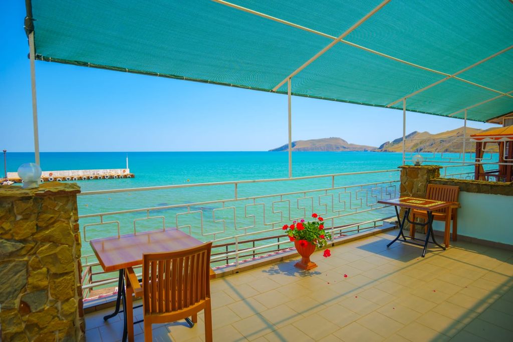 Четырёхместный номер стандарт с видом на море