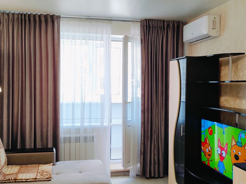 Комната Зал, балкон, кондиционер, в зале есть игровая приставка