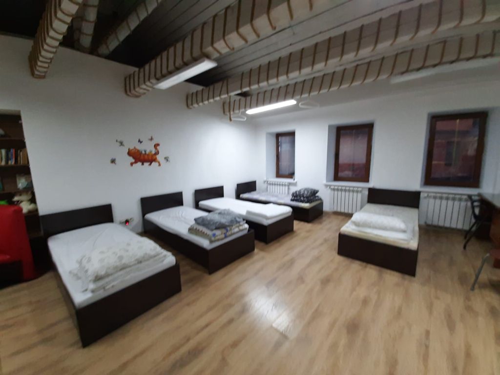 Многоместный смешанный номер Спальное место в женском 7 местном номере.