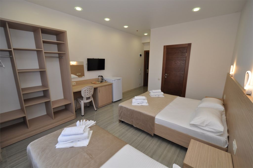 Трёхместный номер стандарт плюс без балкона в корпусе Андорра