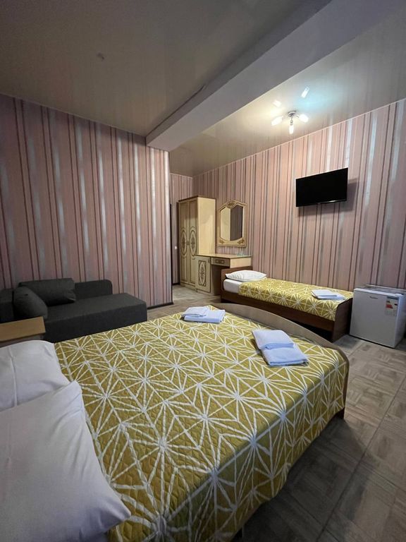 Трёхместный номер с балконом