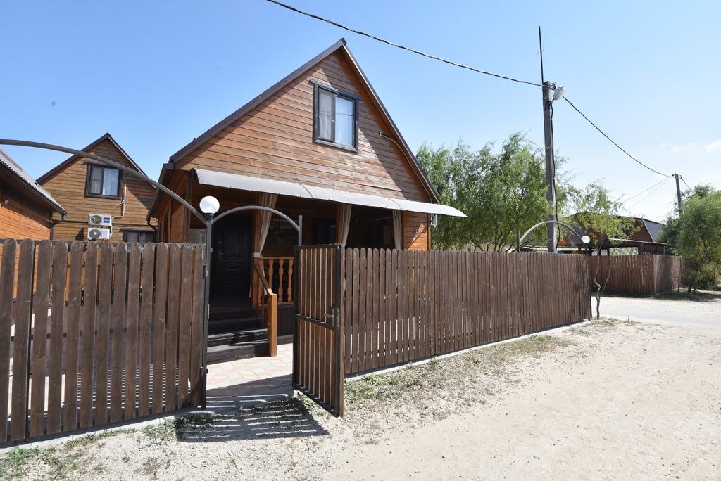 Дом со своим двором