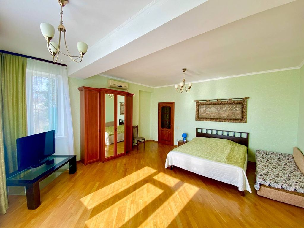 Семейный номер с террасой с видом на море и горы