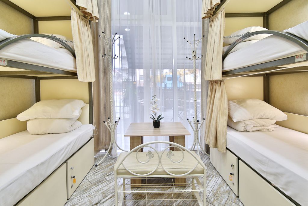 Многоместный мужской номер эконом (душ/туалет общий)