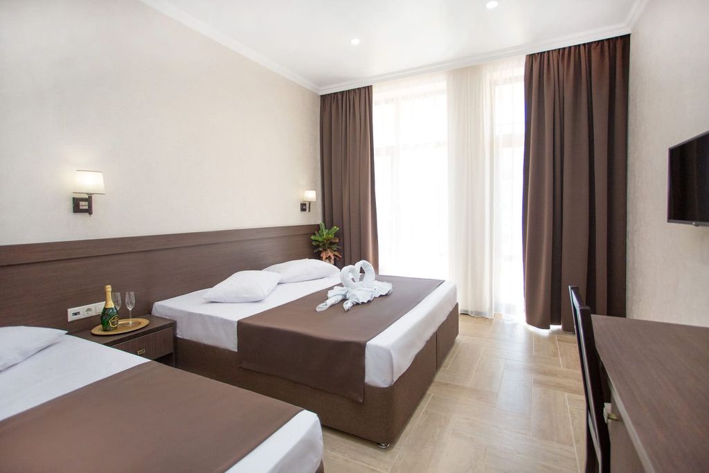 Трёхместный номер с видом на море