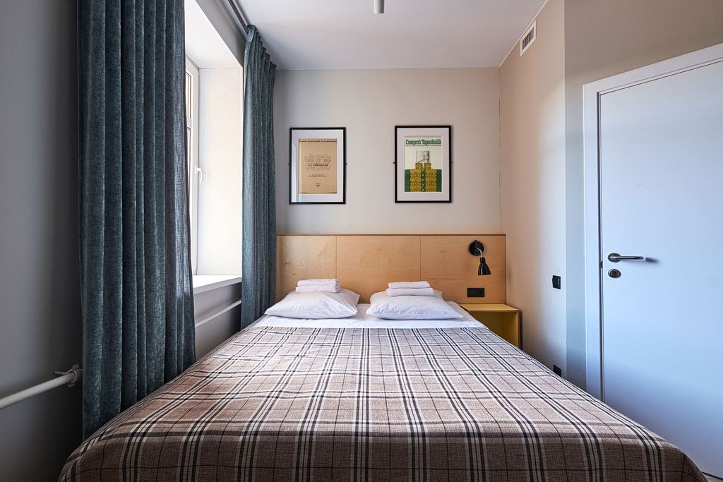 Трёхместный номер с диваном