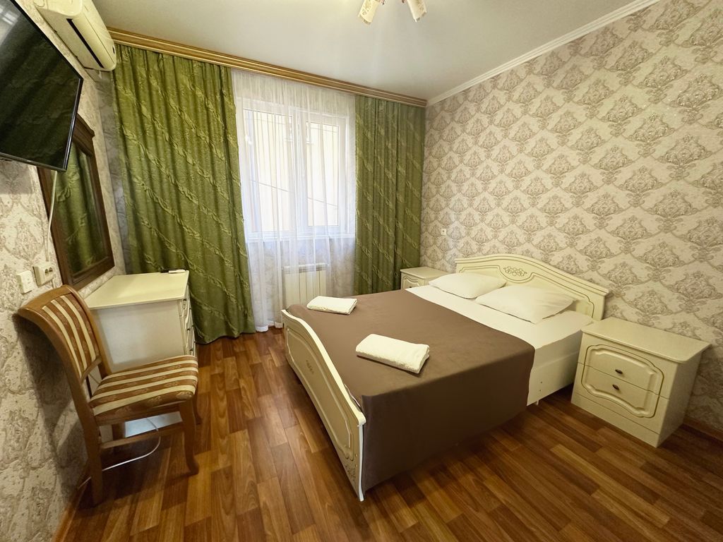 Апартаменты двухкомнатные с балконом