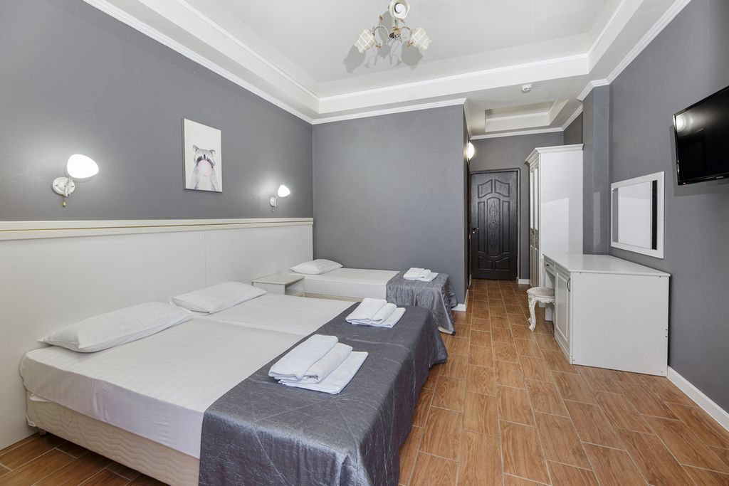 Трёхместный номер комфорт с балконом