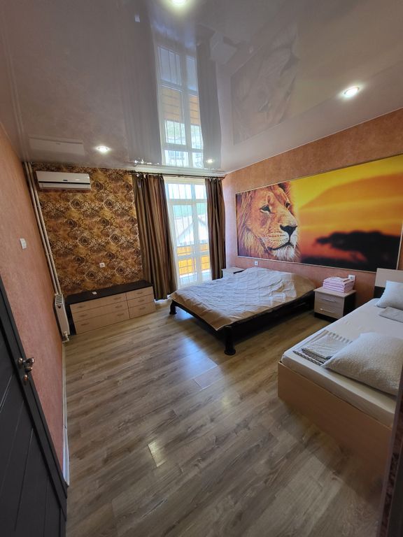 Семейный номер улучшенный двух комнатный номер с кухней и санузлом