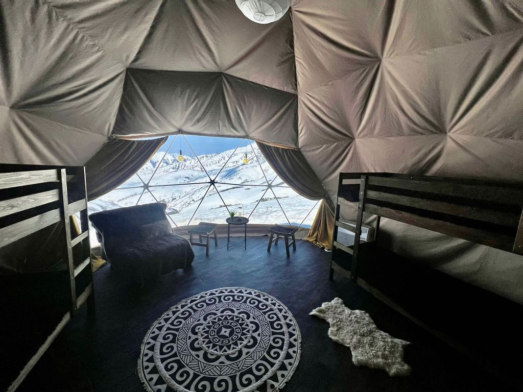 Многоместный смешанный номер 6ти местный шатер с видом на вулканы