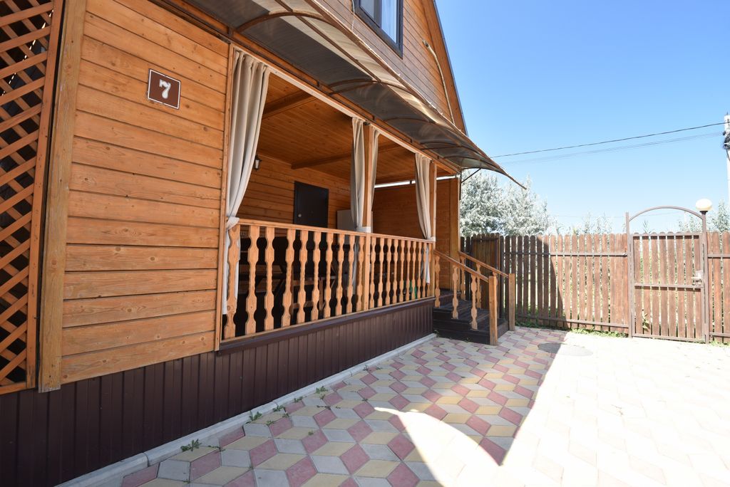 Дом с видом на детскую площадку и бассейн, 3 спальни смежные