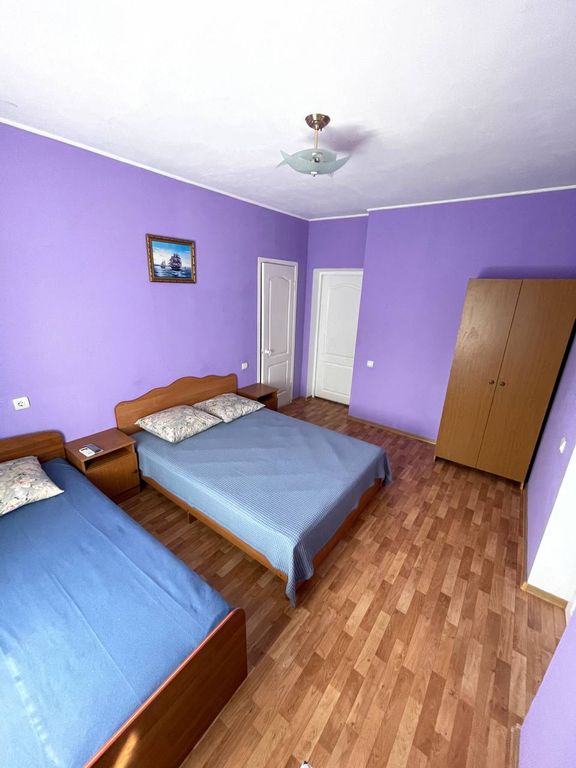 Трёхместный номер улучшенный номер с балконом