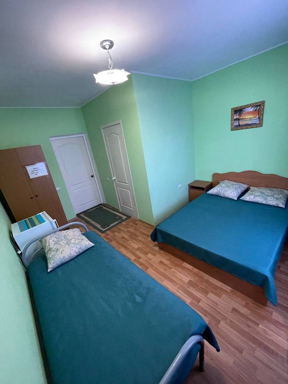 Трёхместный номер трехместный с балконом №7