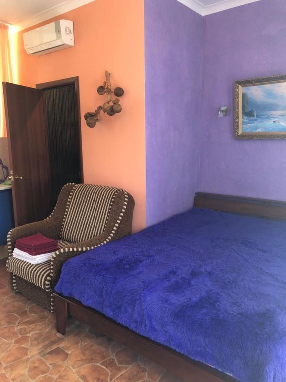 Трёхместный номер Персиковый