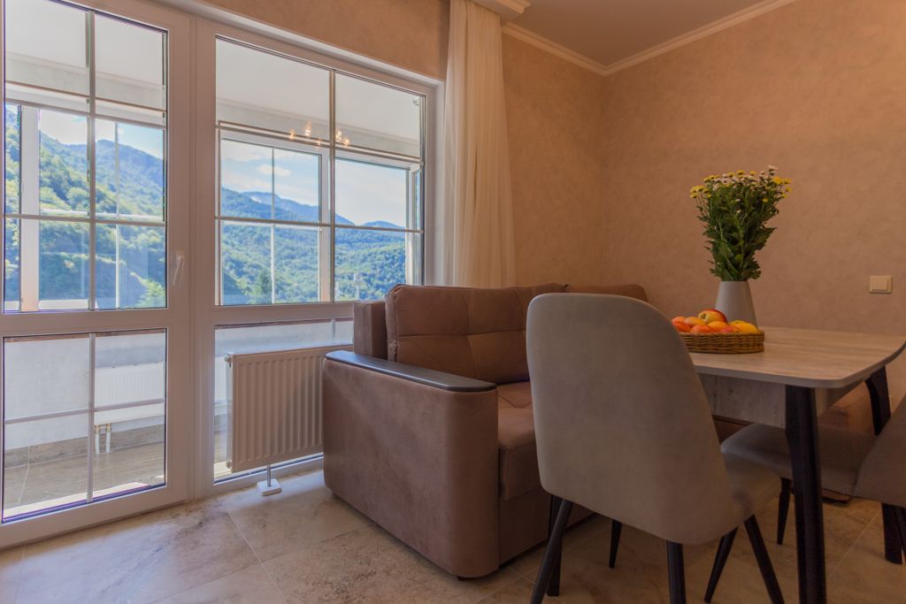 Апартаменты люкс с лоджией