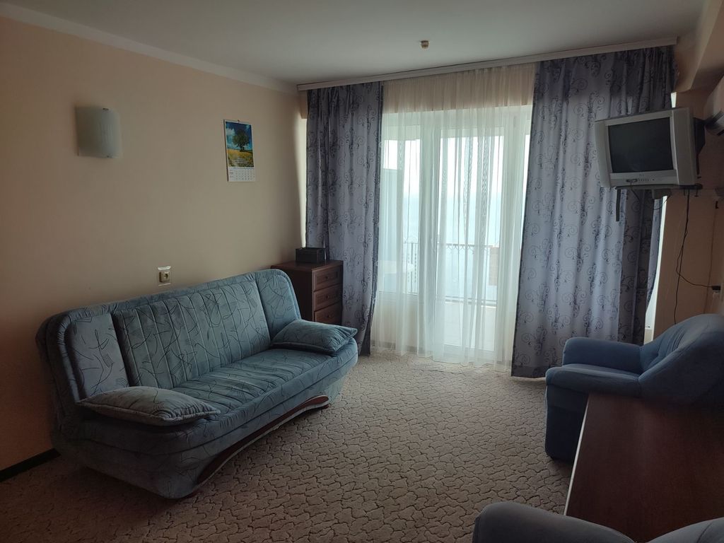 Четырёхместный номер улучшенного типа (первой категории) стандарт