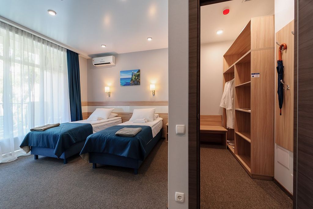 Четырёхместный номер улучшенный двухкомнатный номер Корпус Гермес