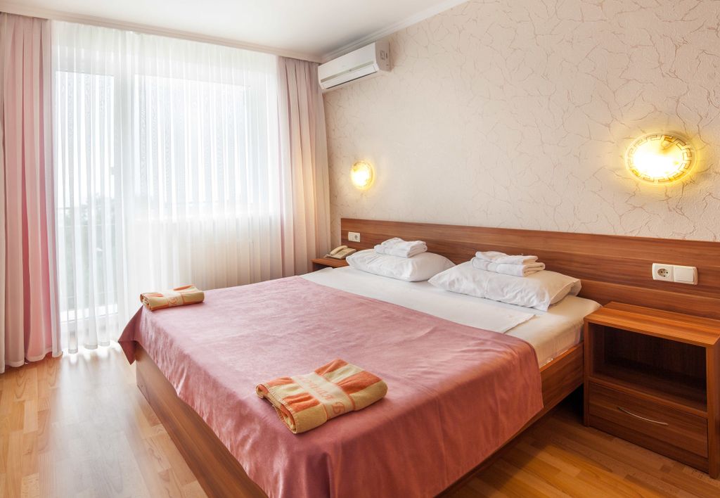 Трёхместный номер улучшенный двухкомнатный  Корпус Антей