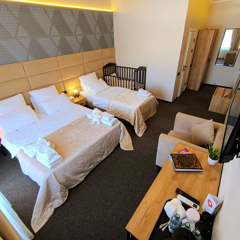 Трёхместный номер полулюкс