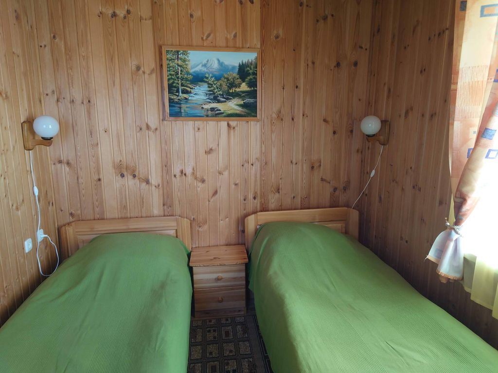 Двухместный номер с 2 отдельными кроватями Комната на 2 человека, с двумя 1,5 спальными кроватями и видом на озеро