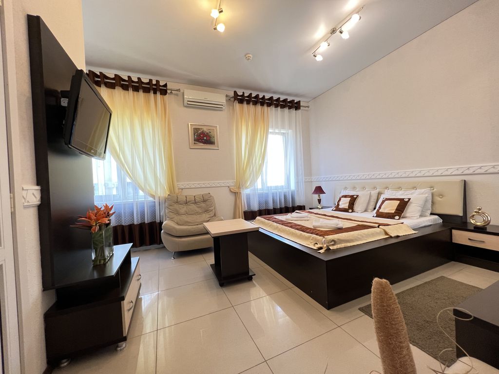 Семейный номер Стандарт с большой кроватью