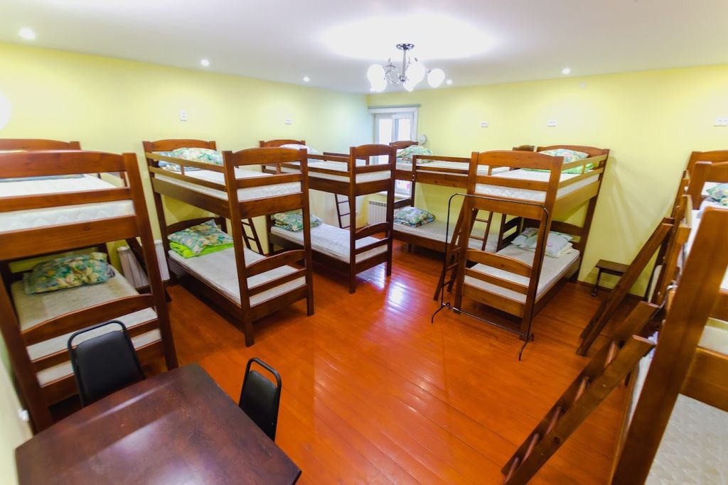 Многоместный мужской номер эконом (душ/туалет общий)