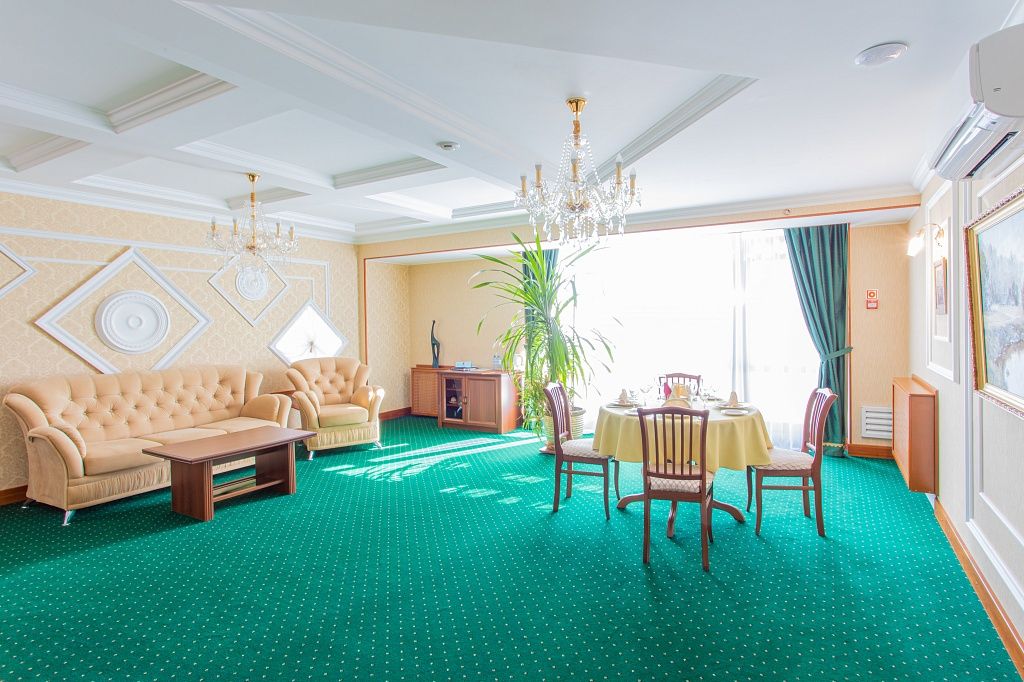 Двухместный номер с 1 кроватью люкс улучшенный