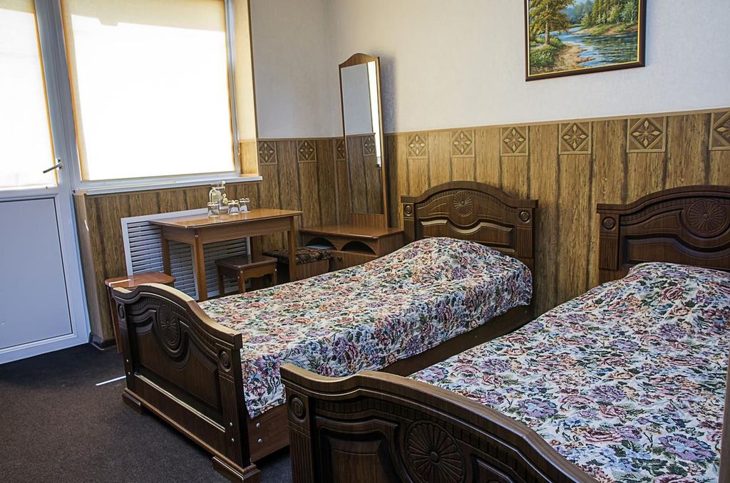 Трёхместный номер классический с балконом