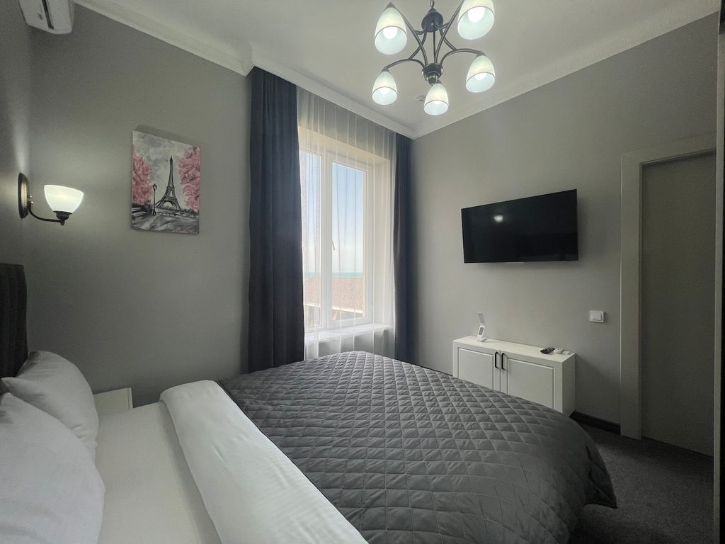 Трёхместный номер Джуниор Сюит Плюс с видом на море