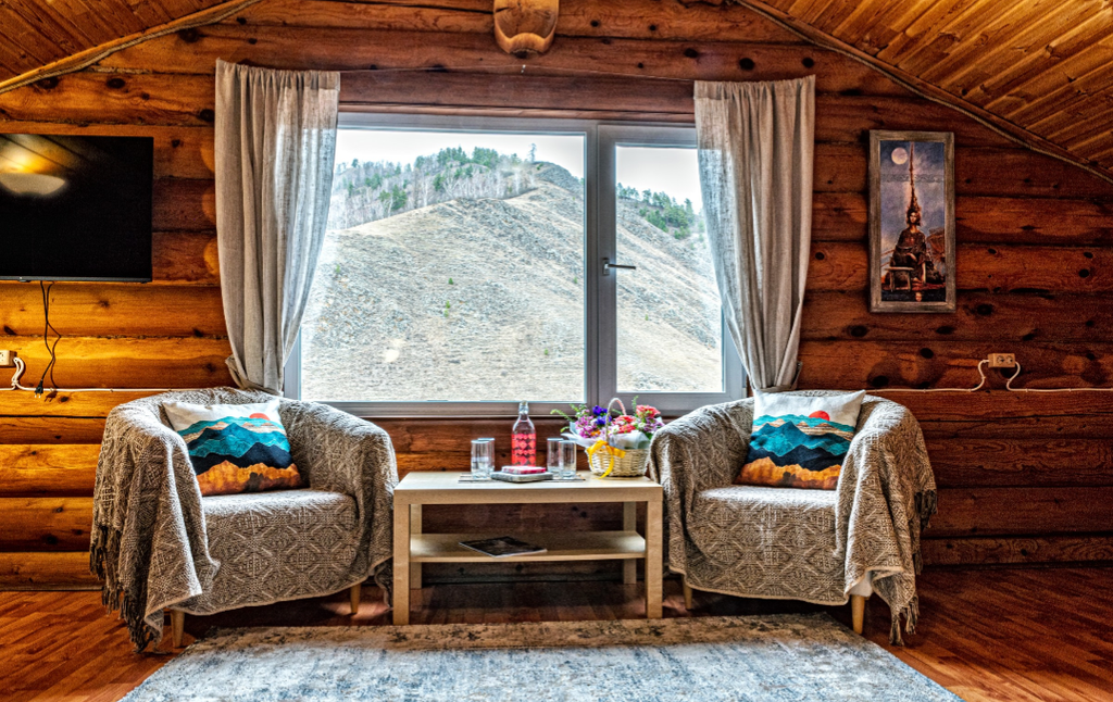 Четырёхместный номер большой семейный люкс с видом на горы и реку