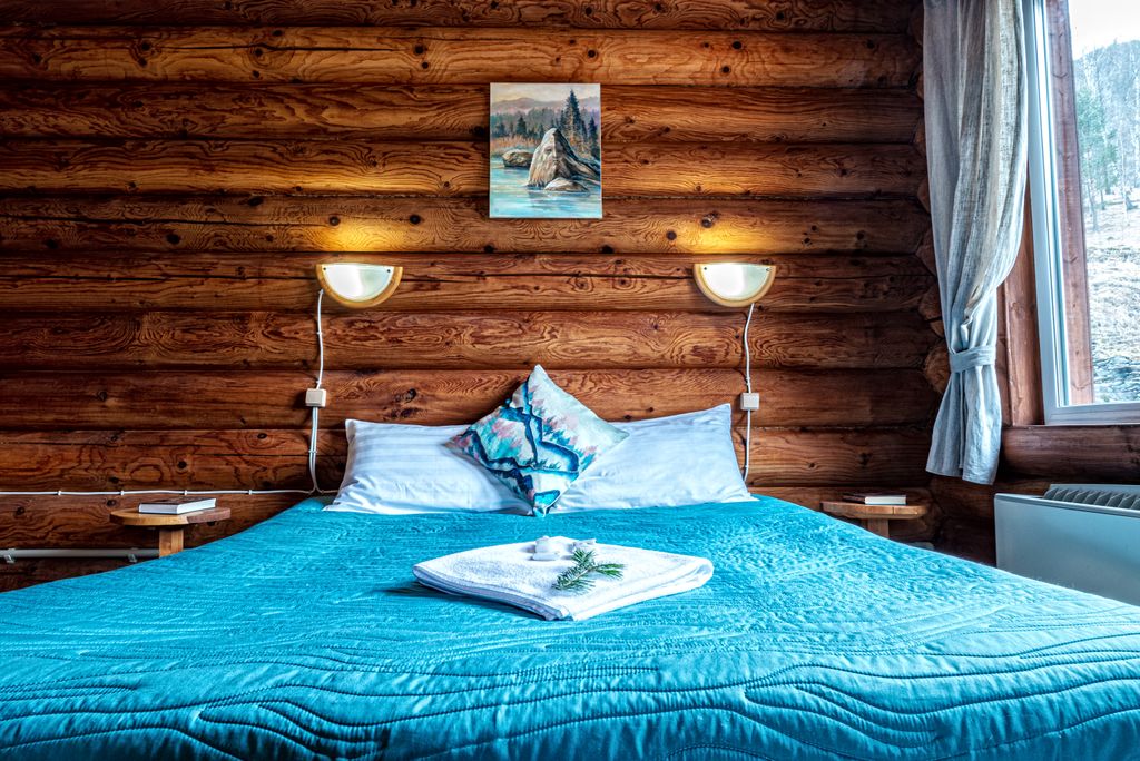 Семейный номер полулюкс с телевизором и видом на горы